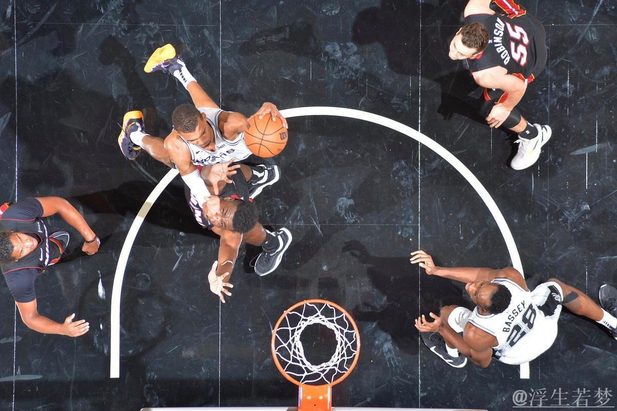 文班亚马砍下22分9篮板 马刺险胜雷霆晋级NBA杯决赛 文班亚马砍下22分9篮板 马刺险胜雷霆晋级NBA杯决赛